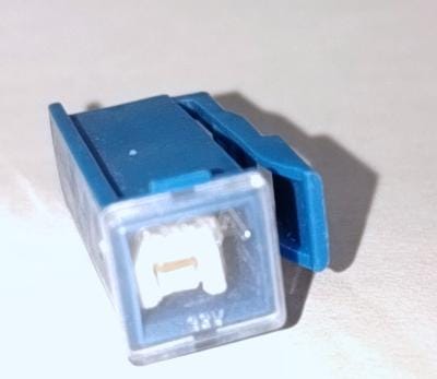 FUSIBLE MODERNO HEMBRA 20A CHICO CON GRAPA    CODIGO 70600