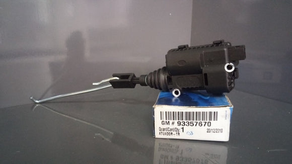 ACTUADOR CAJUELA CHEVROLET CORSA SEDAN 03/08       CODIGO 93357670